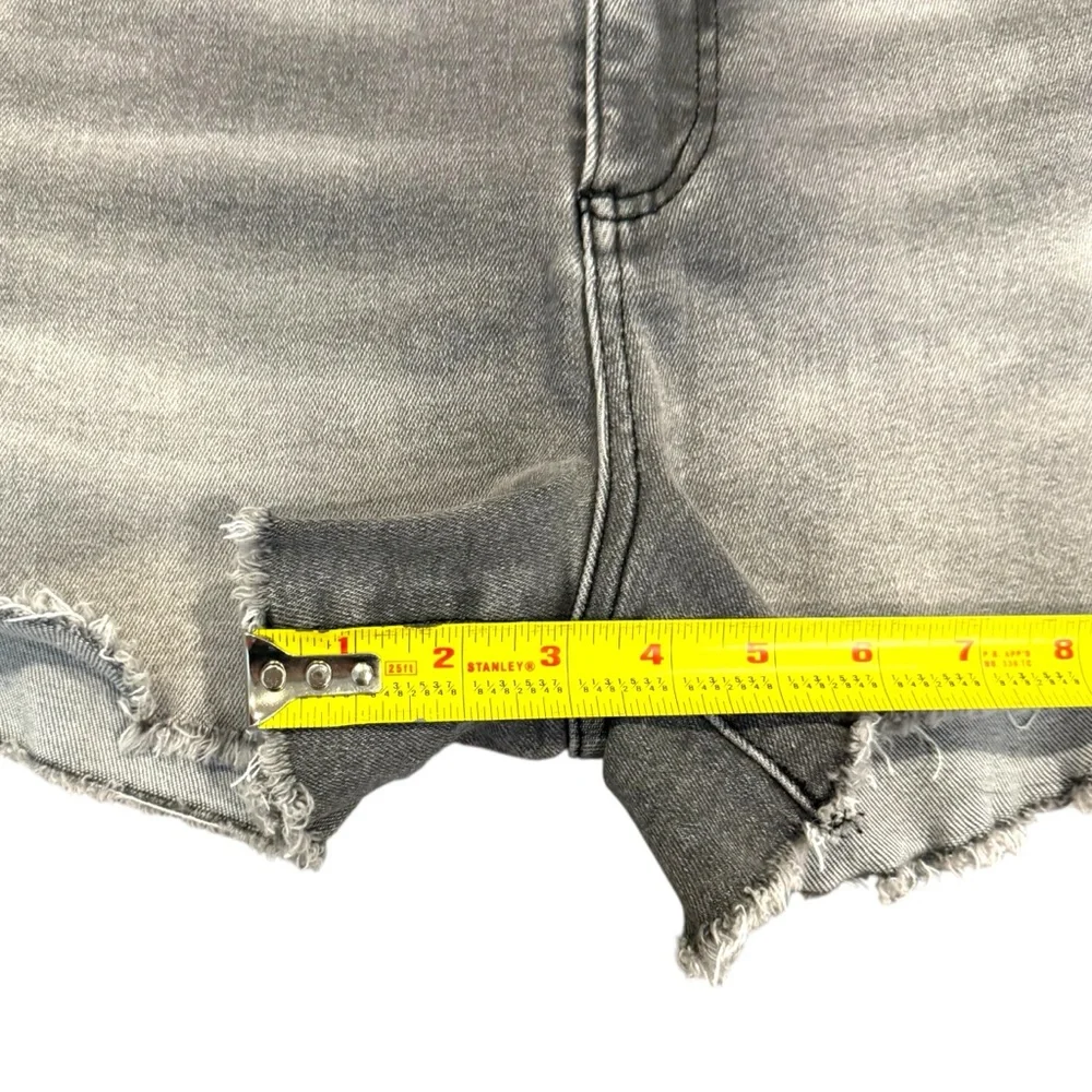 Kut from the Kloth Jane High Rise Gray Wash Jean Shorts Frayed Distressed 12 - Picture 8 of 8